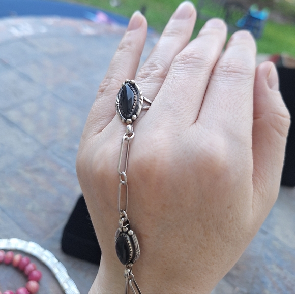 Sterling Size 7 Black Onyx Slave Bracelet Navajo Signed Jaqueline Silver - Picture 7 of 13